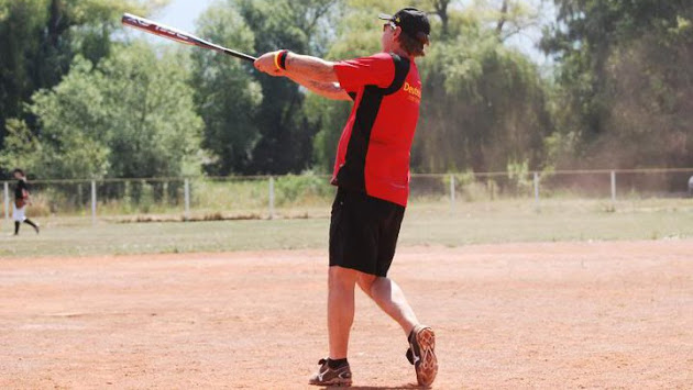 Coach Hans Weisse mit der deutschen Nationalmannschaft bei der Slowpitch EM in Bulgarien